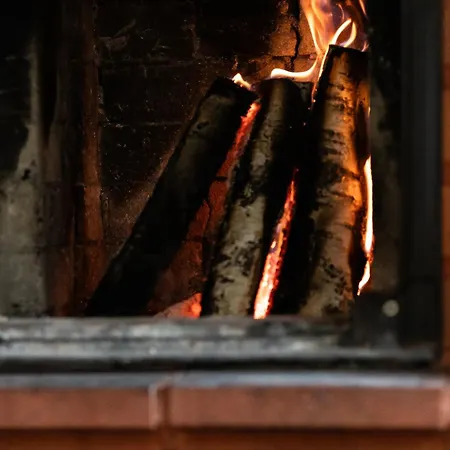 Tennihovi I Wood-fired Sauna - Finnish Kota Chalet Jokela (Lapland)