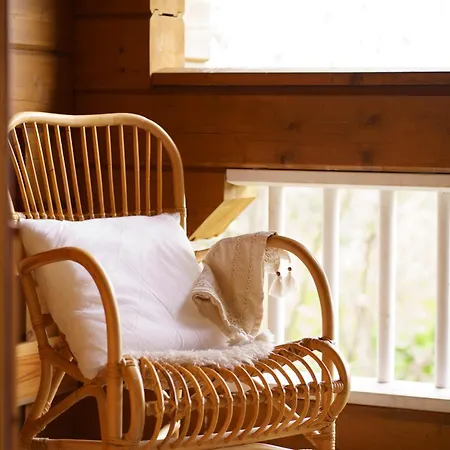 Tennihovi I Wood-fired Sauna - Finnish Kota Chalet Jokela (Lapland)